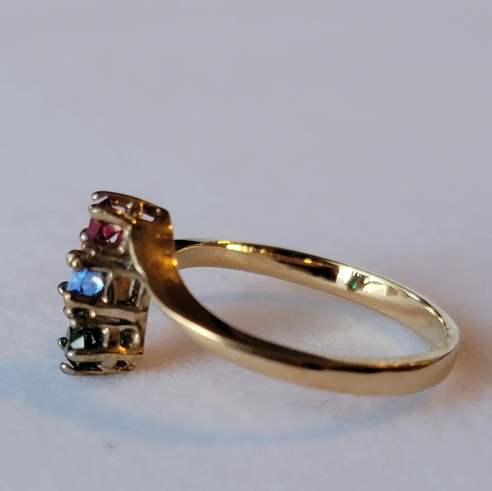 Vintage Triple Gemstone Ring Gold Tone Green Red Blue Simulated Stones Size 7.5